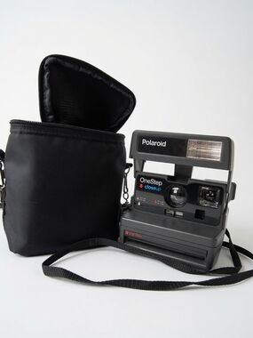 Polaroid OneStep Closeup Instant Camera in Black with Black Carry Pouch